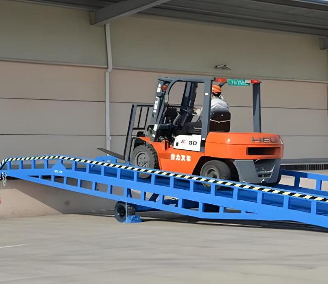 青海移动式卸货平台（叉车用）